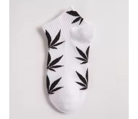 Chaussettes blanches avec feuilles de cannabis noires