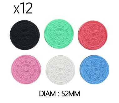 Chaussettes noires avec feuilles de cannabis blanches